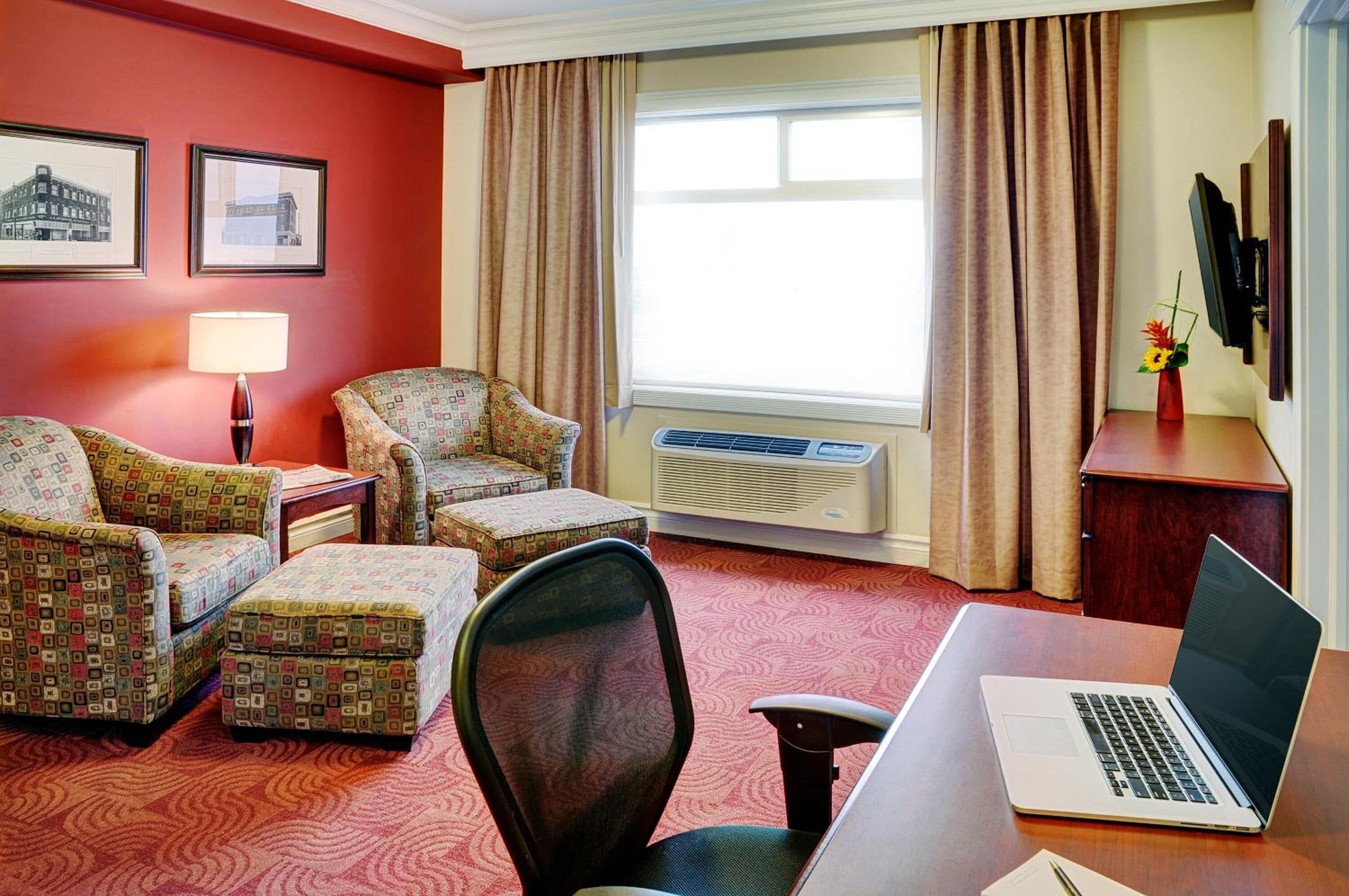 Photo - Chateau Nova Yellowhead