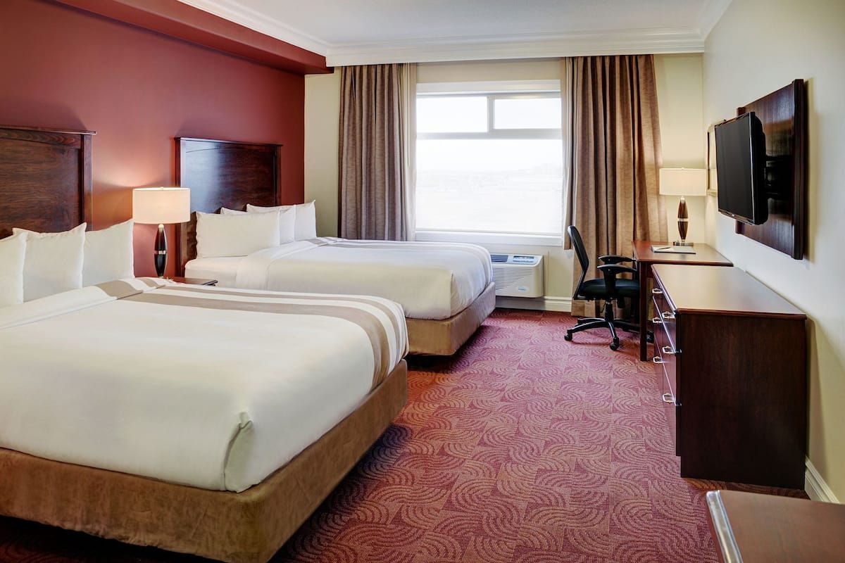 Literie de qualitĂ©, bureau, rideaux dâobscurcissement