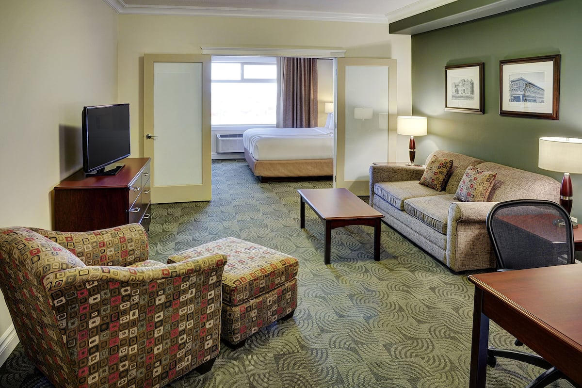 Junior Suite, 1 King Bed with Sofa bed | 1 bedroom, premium bedding, desk, blackout drapes