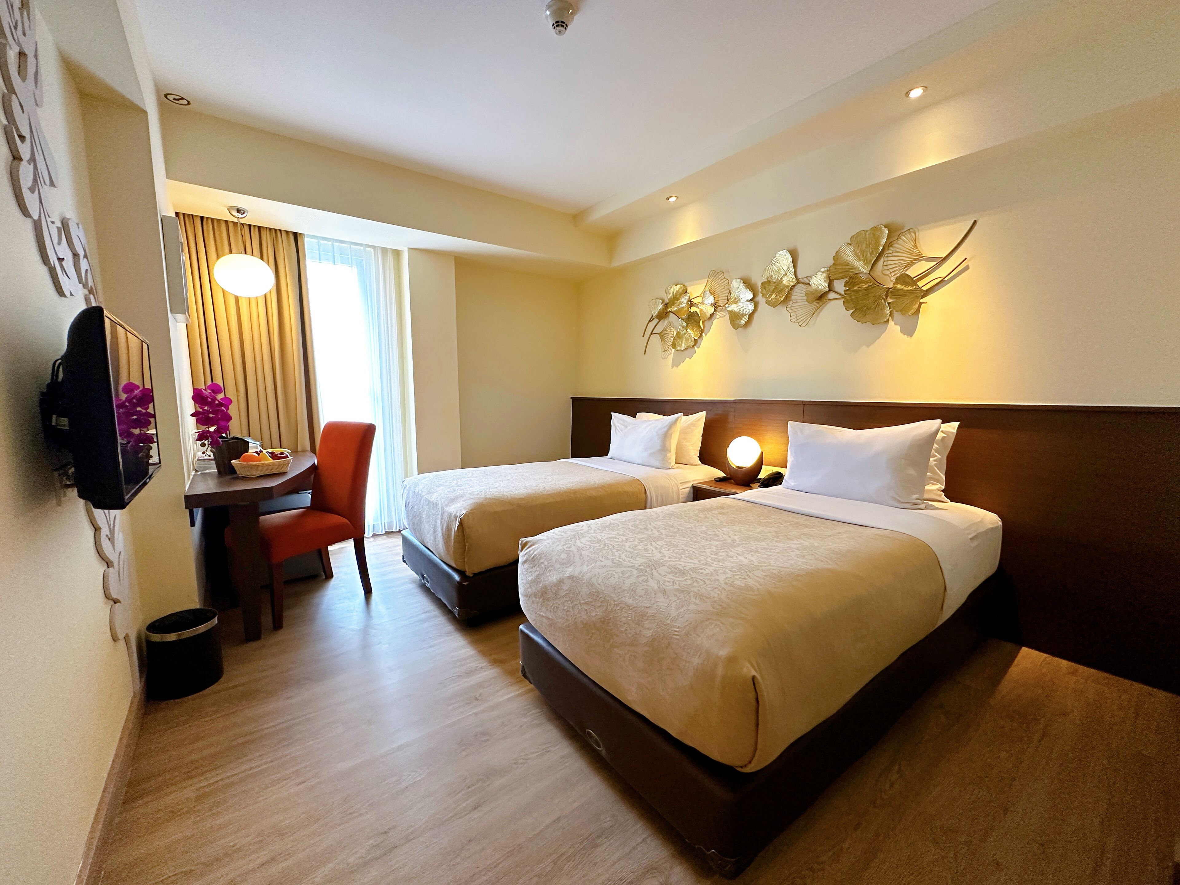 deluxe room | 1 bedroom, premium bedding, minibar, in-room safe