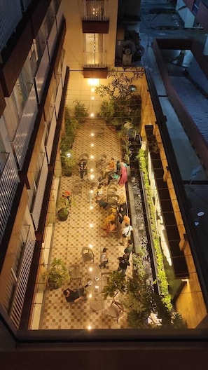 Frokost, lunsj og middag serveres, asiatiske retter