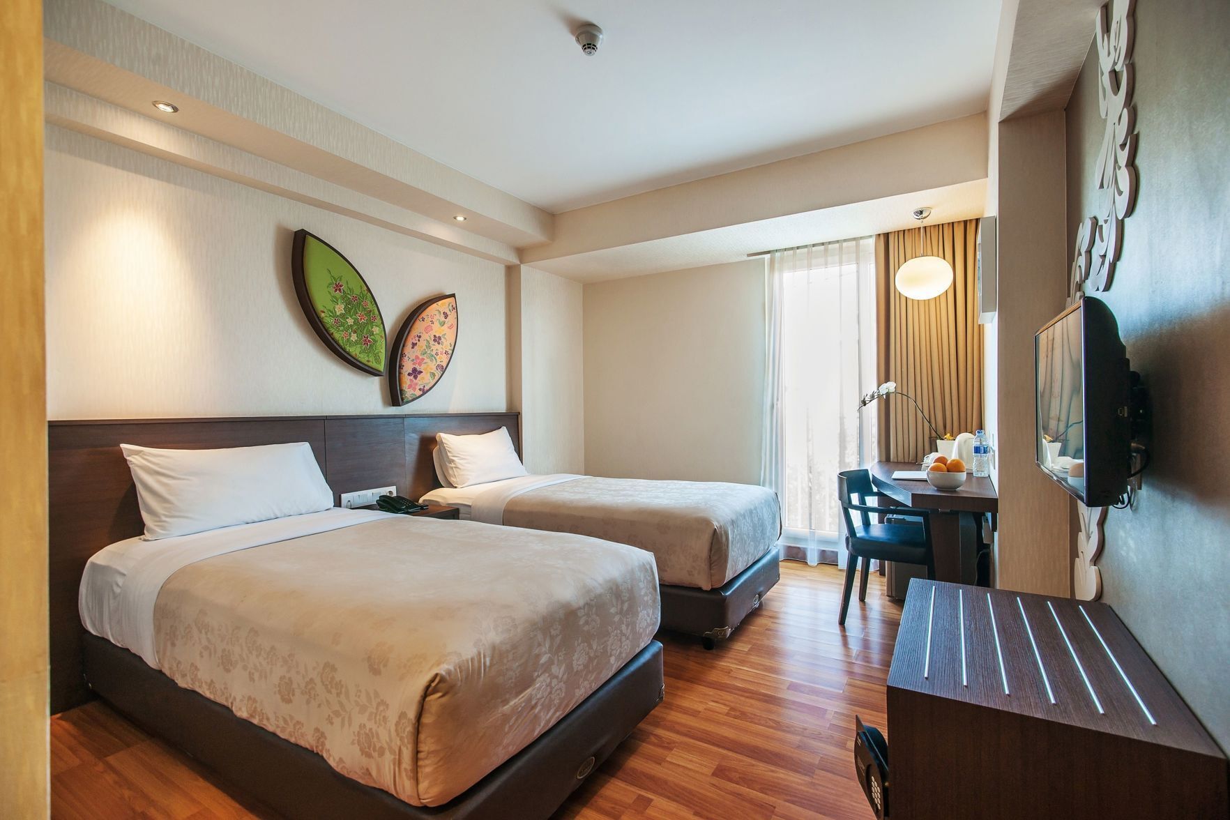 Premium bedding, minibar, in-room safe, desk