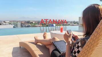 Serveert ontbijt, lunch, diner, Aziatische gerechten