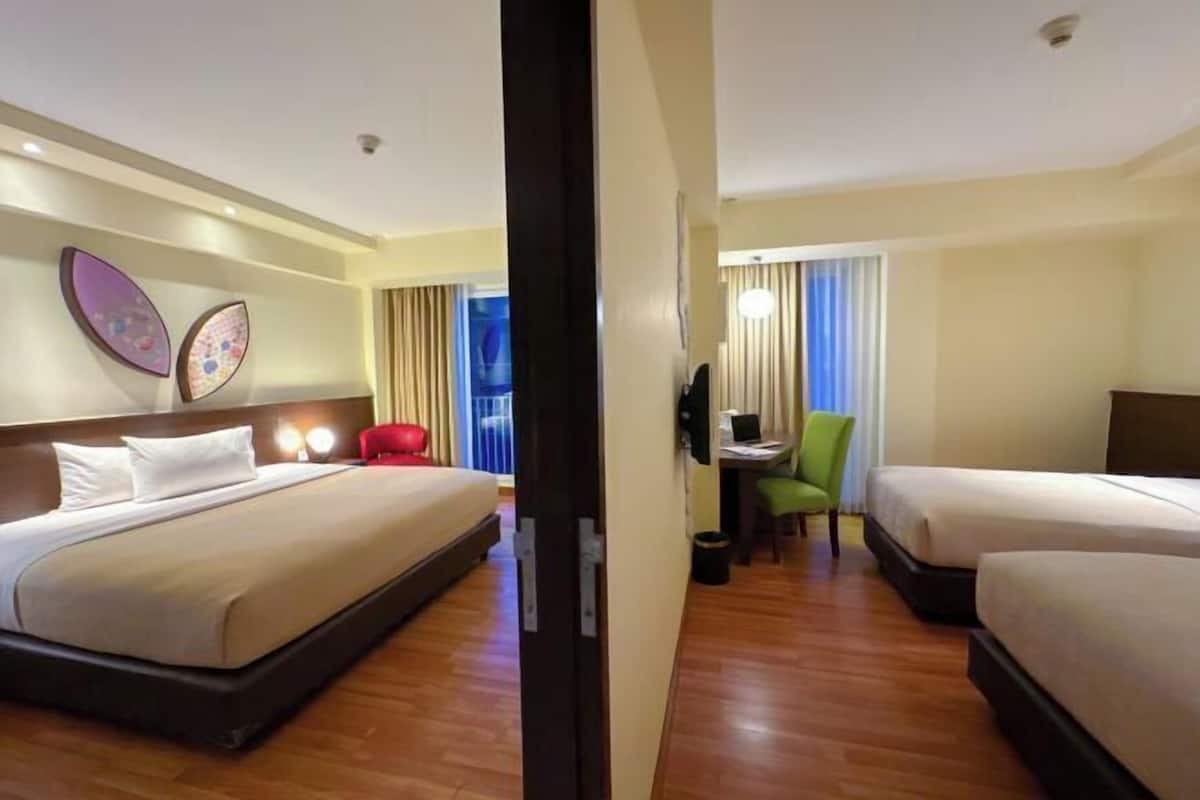 1 bedroom, premium bedding, minibar, in-room safe