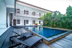 Outdoor pool - Seminyak Point Guest House (Seminyak)