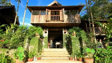 Bagian depan properti