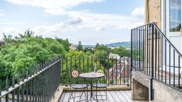Room (Four Poster) | Balcony view