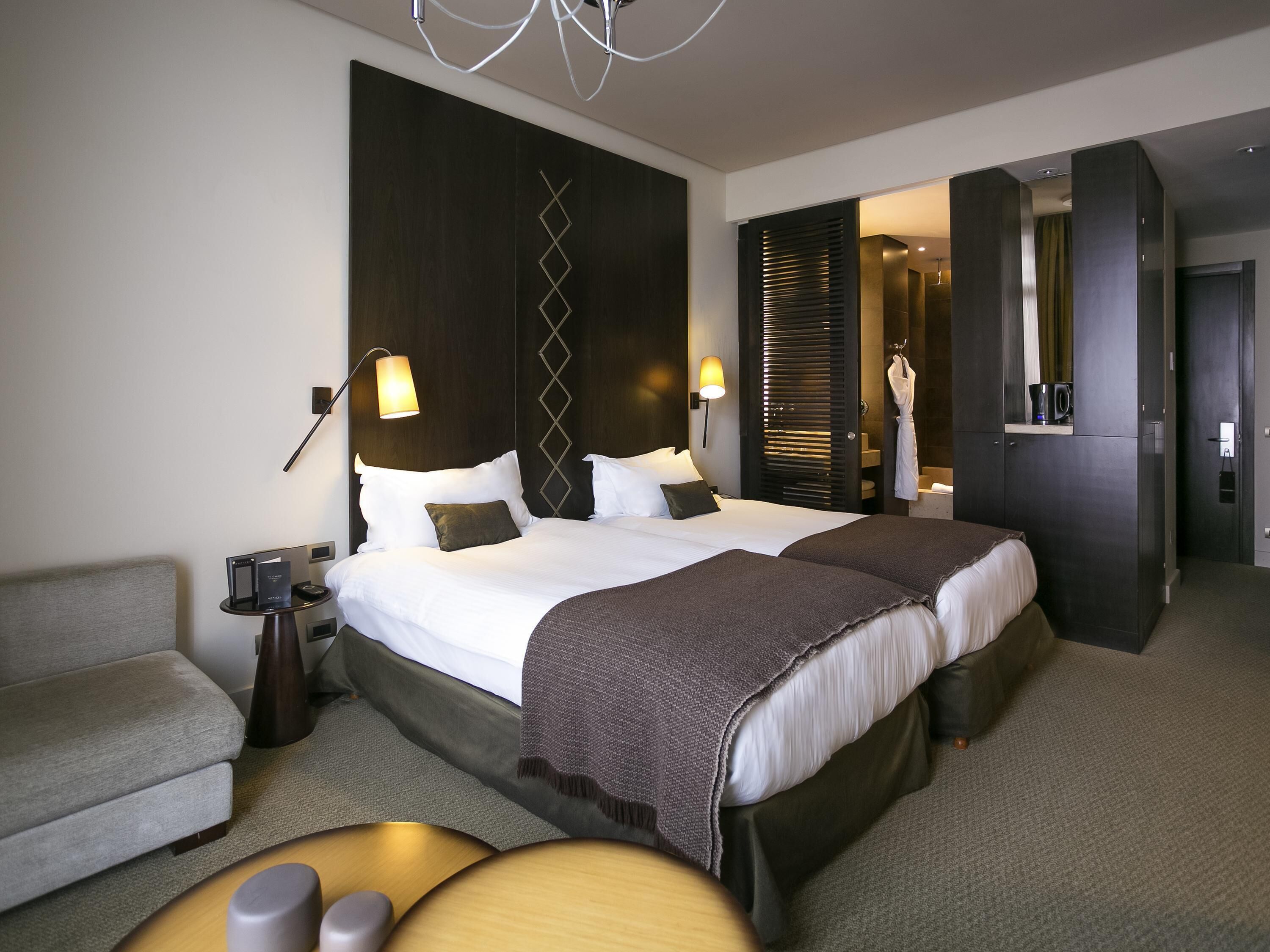 Superior Room, 2 Twin Beds, City View | Minibar, in-room safe, desk, laptop workspace