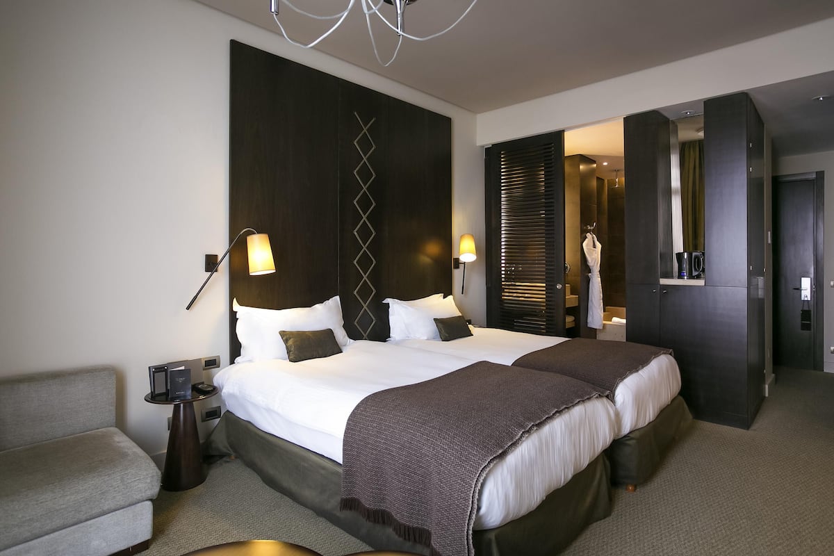 Chambre supérieure, 2 lits jumeaux, vue sur la ville | Minibar, coffre-fort, bureau