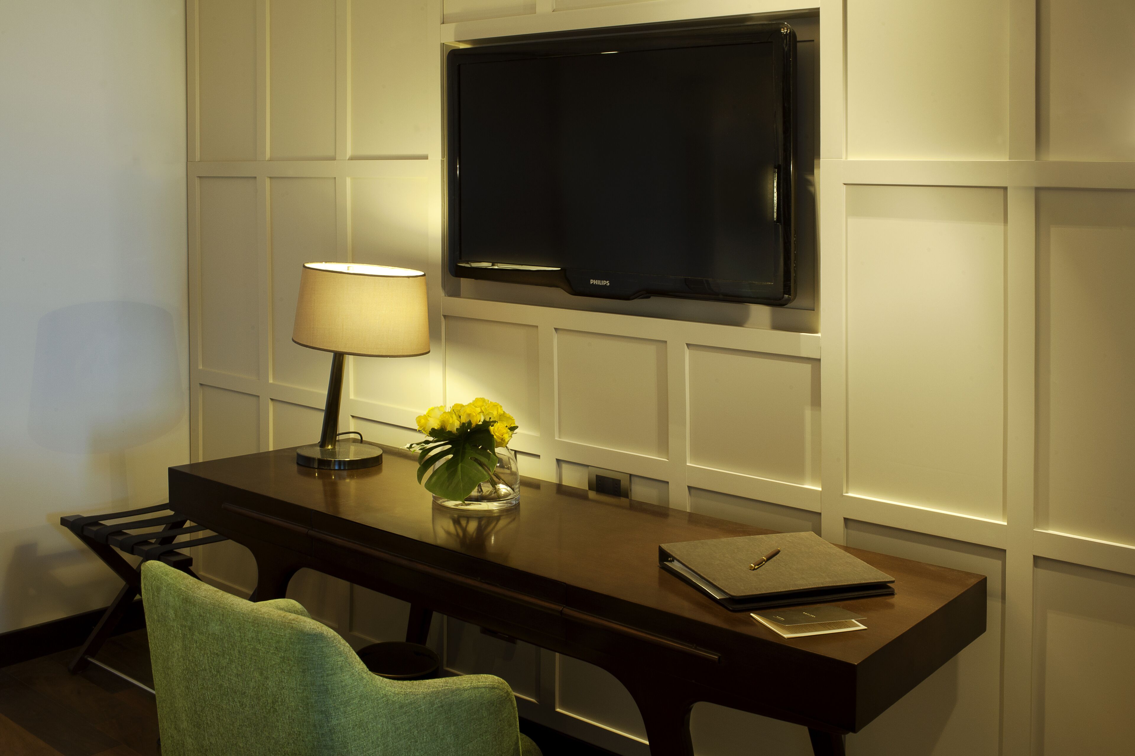 suite, 1 king bed | minibar, in-room safe, desk, laptop workspace