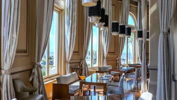 Frühstück, Mittagessen, internationale Küche, Blick auf den Strand