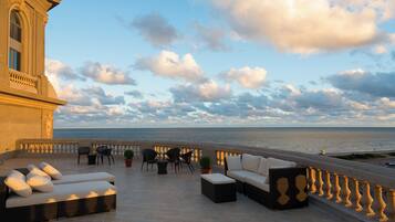 Suite, 1 King Bed, River View (Imperial)