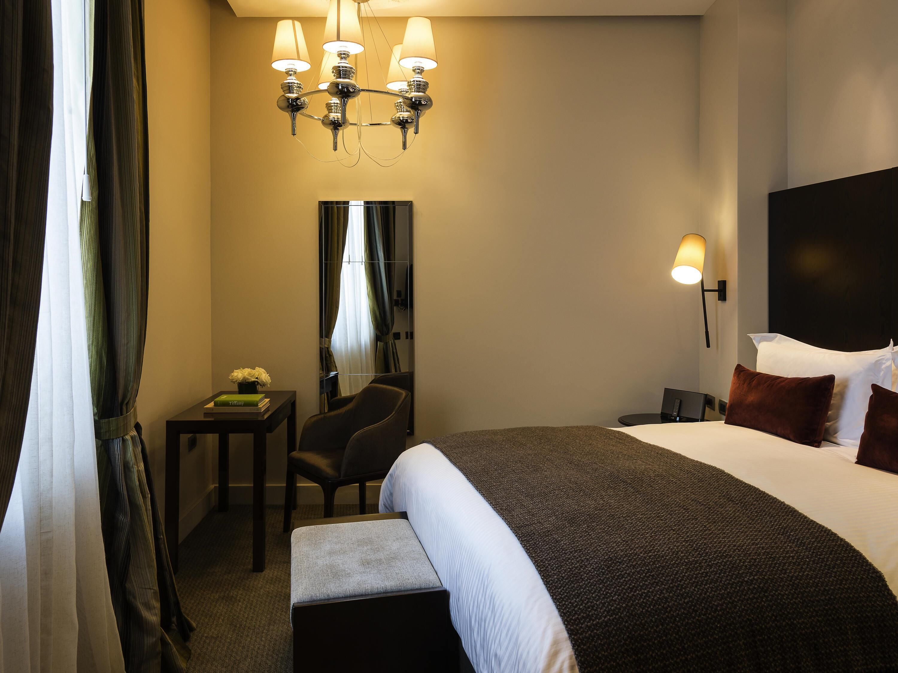 Minibar, in-room safe, desk, laptop workspace