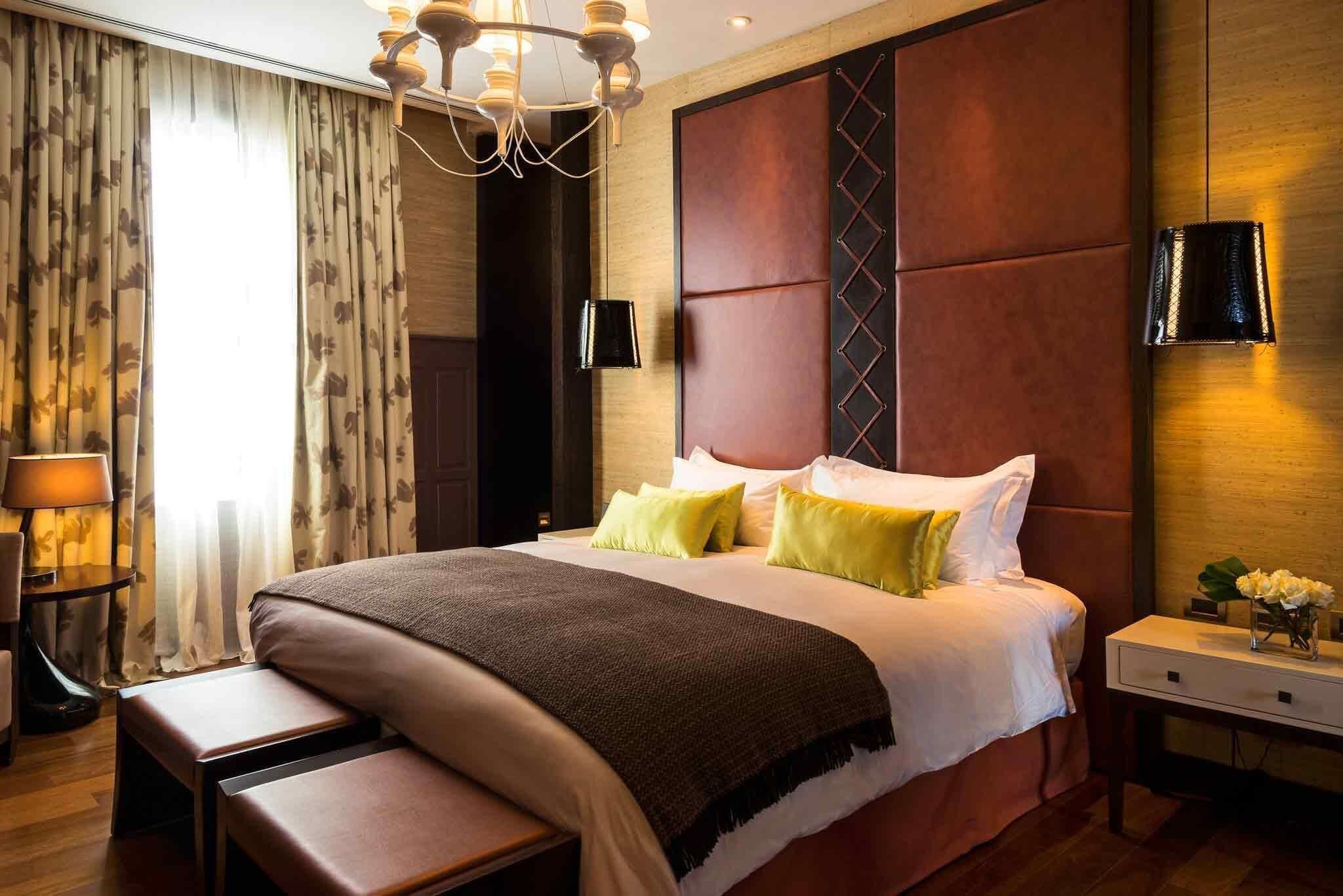 Suite, 1 King Bed, River View (Imperial) | Minibar, in-room safe, desk, laptop workspace