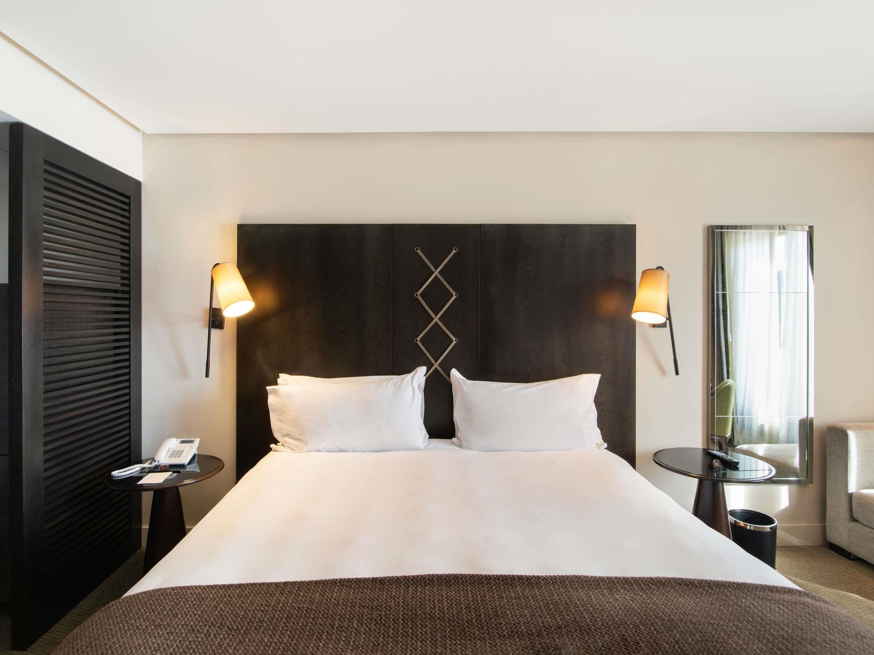 Minibar, Zimmersafe, Schreibtisch, laptopgeeigneter Arbeitsplatz