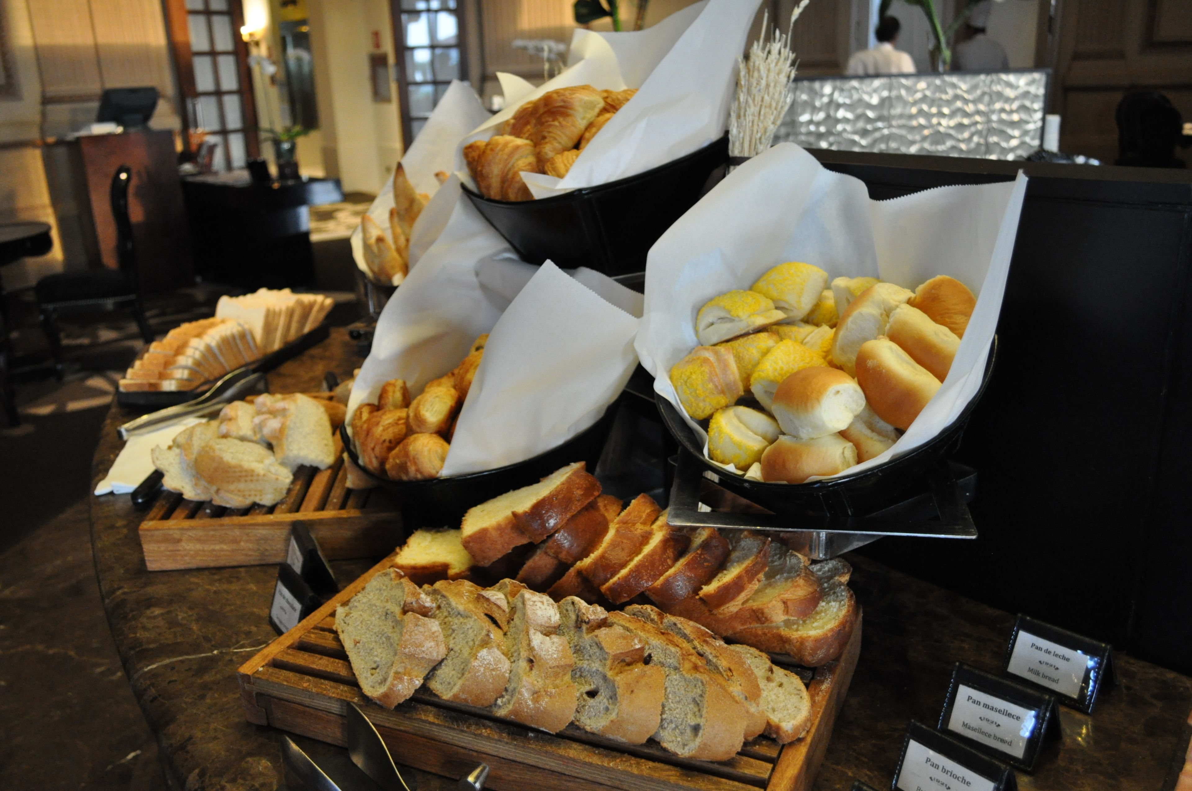 daily buffet breakfast for a fee