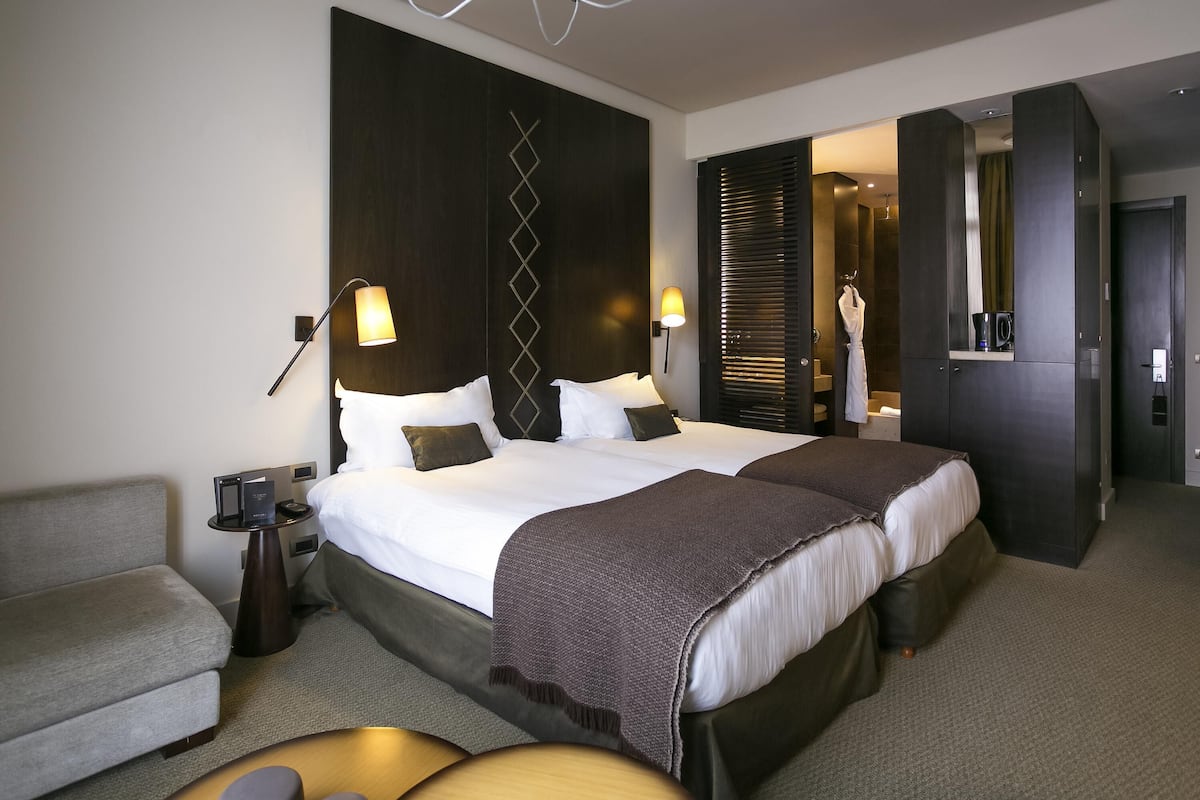 superior room, 2 single beds, city view | minibar, in-room safe, desk, laptop workspace