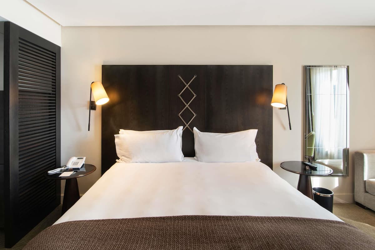 Suíte júnior, 1 cama King | Frigobar, cofres nos quartos, escrivaninha