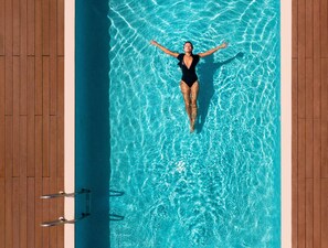 Minibar, Zimmersafe, Schreibtisch, laptopgeeigneter Arbeitsplatz