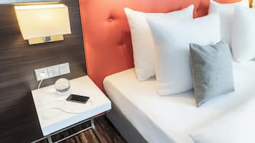 Allergikerbettwaren, Zimmersafe, Schreibtisch, VerdunkelungsvorhÀnge