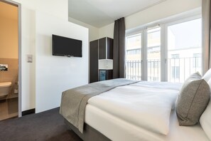 Standard Double Room | Hypo-allergenic bedding, in-room safe, desk, blackout drapes