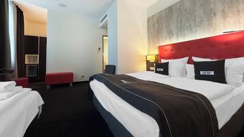 Premium Room, 1 Queen Bed, Kitchenette (Up to 3 Adults) | Hypo-allergenic bedding, in-room safe, desk, blackout drapes