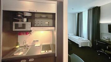 Premium-Zimmer, 1 Queen-Bett, Kochnische (Up to 3 Adults) | Allergikerbettwaren, Zimmersafe, Schreibtisch, Verdunkelungsvorhänge