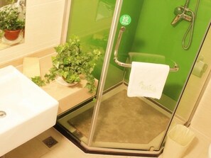 Dusche, kostenlose Toilettenartikel