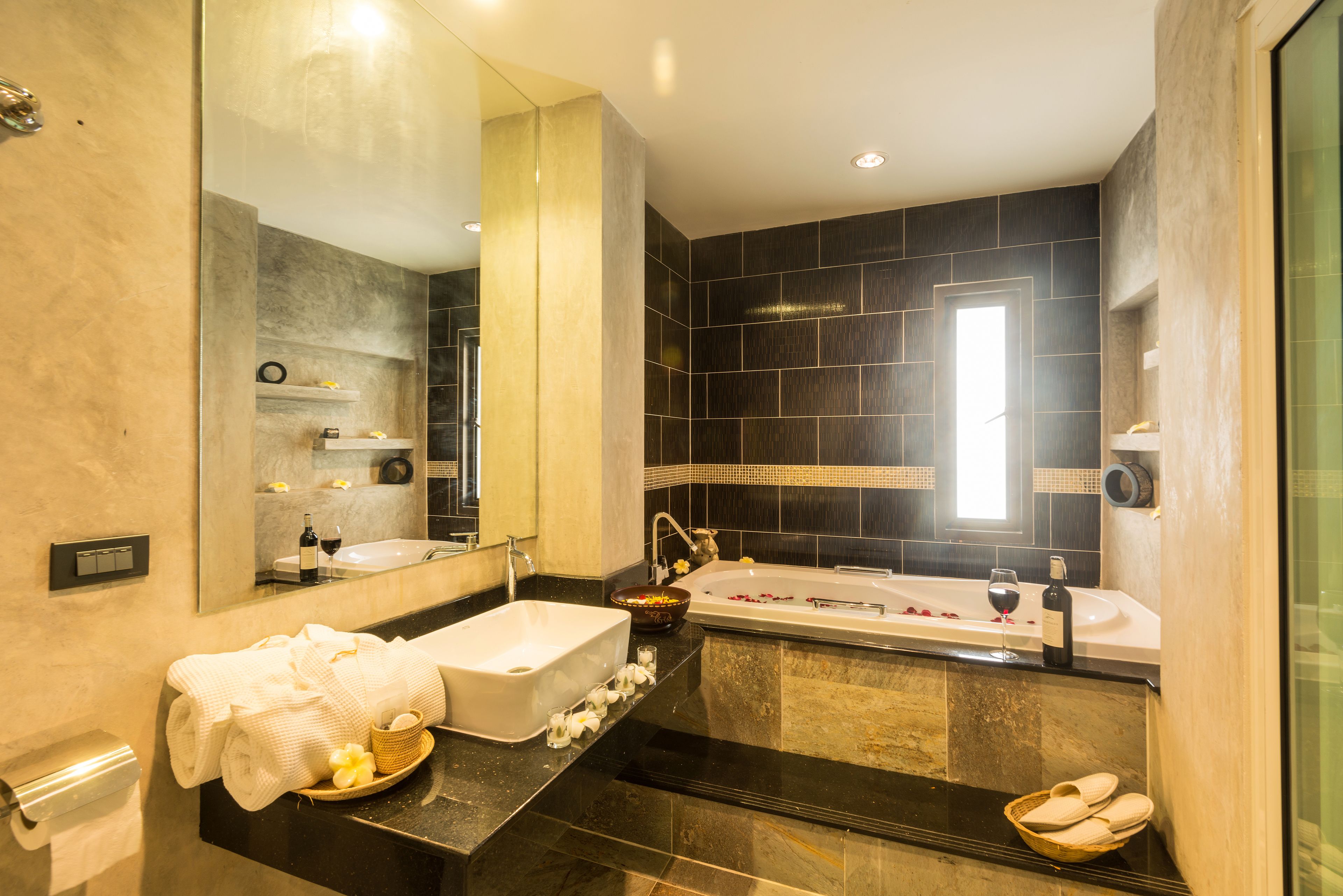 Photo - Tanawan Phuket Hotel