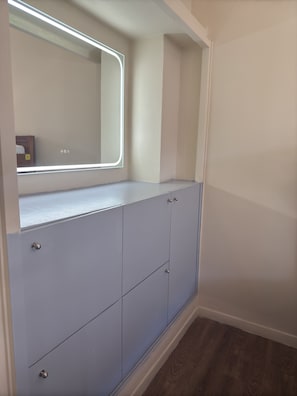 Ilmaiset vauvansängyt, ilmainen Wi-Fi, vuodevaatteet