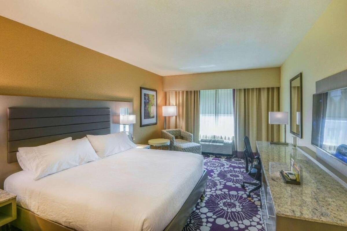 In-room safe, desk, laptop workspace, free rollaway beds