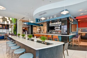 Bar (on property) - Hilton Garden Inn Raleigh /Crabtree Valley (Raleigh)