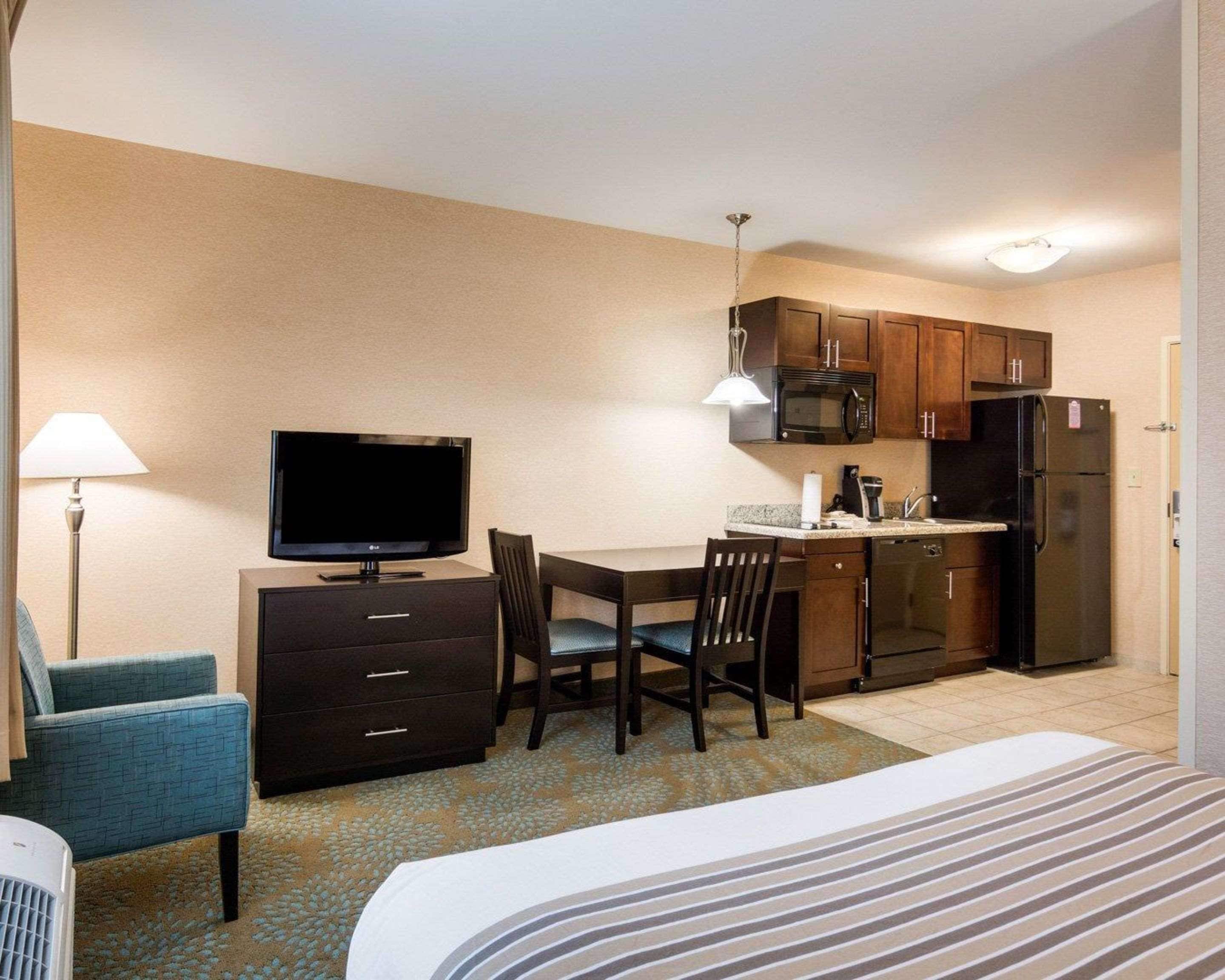 desk, blackout curtains, iron/ironing board, free wifi