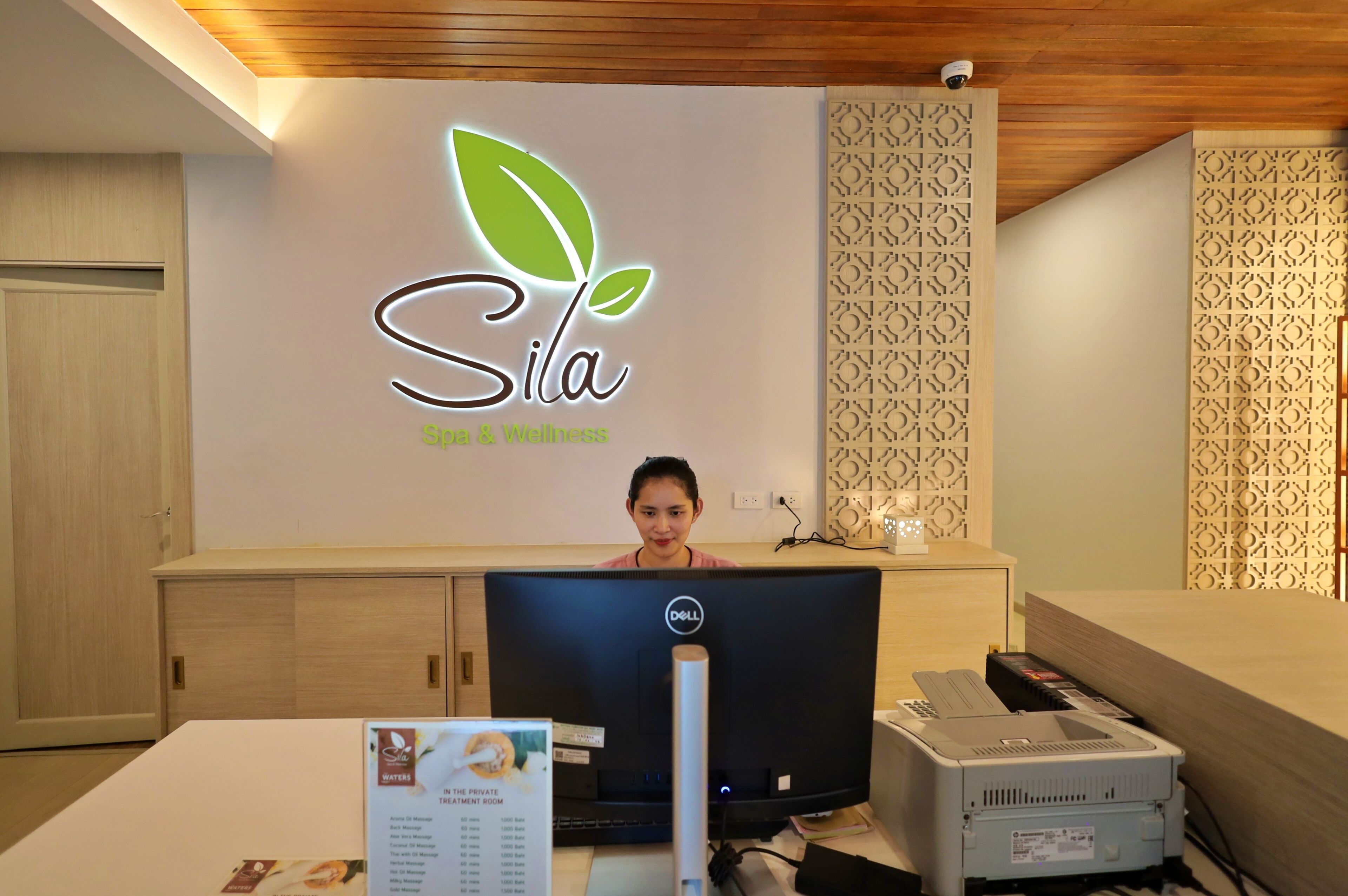 hot tub, steam room, hydrotherapy, aromatherapy, swedish massages