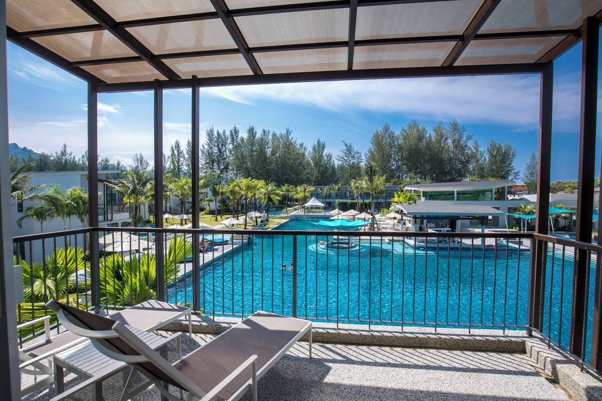 Bay Room (upgrade Upper Pool Access) | มินิบาร์, ตู้นิรภัยในห้องพัก, โต๊ะทำงาน, ผ้าม่านกันแสง