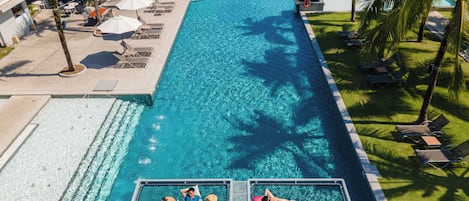7 outdoor pools, pool umbrellas, pool loungers
