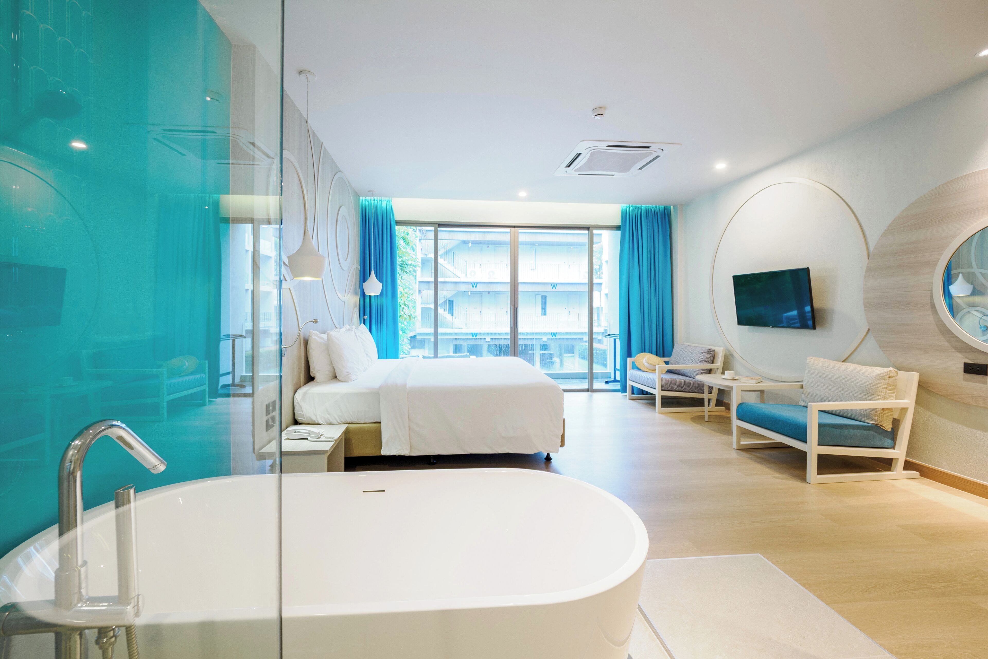 Bay Romance | Minibar, safe på rommet, skrivebord og blendingsgardiner