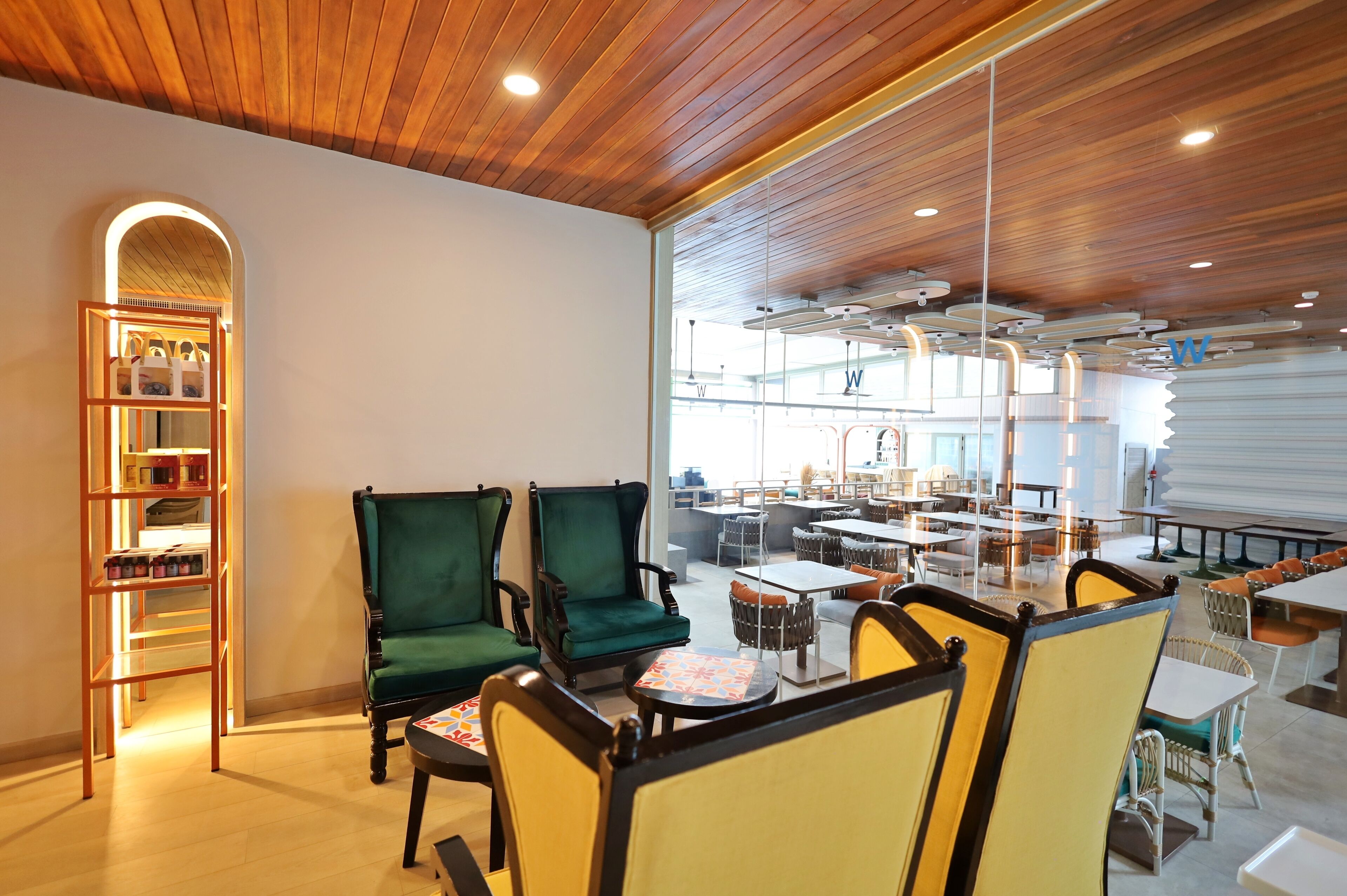 hot tub, steam room, hydrotherapy, aromatherapy, swedish massages