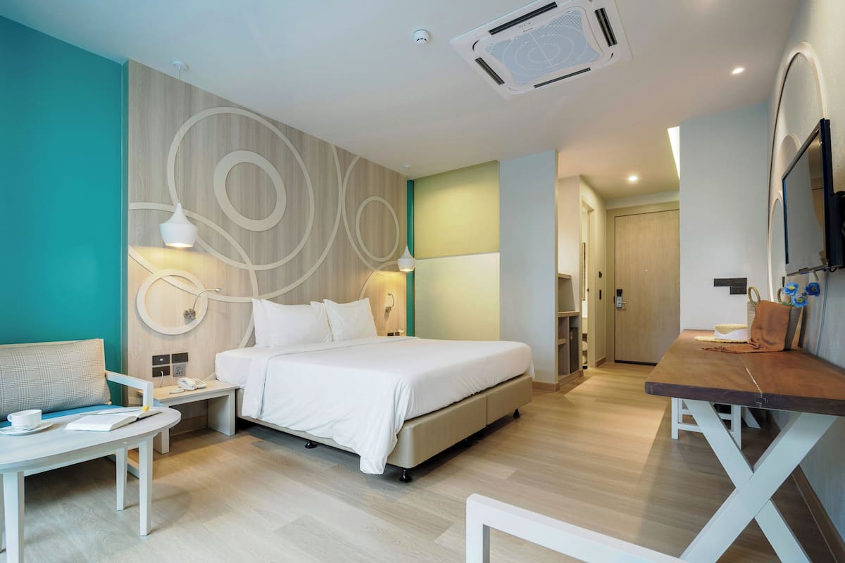 Bay Room | มินิบาร์, ตู้นิรภัยในห้องพัก, โต๊ะทำงาน, ผ้าม่านกันแสง