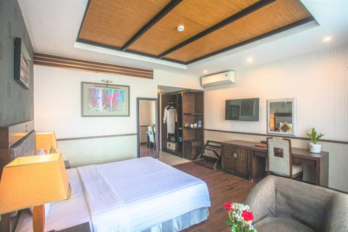 Minibar, in-room safe, desk, blackout curtains