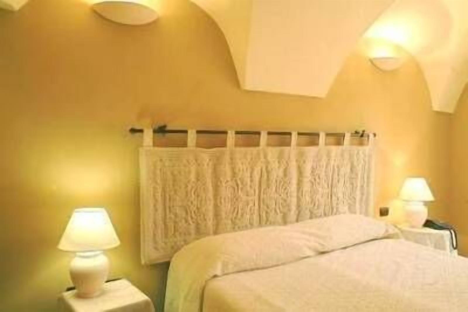 classic double room | 1 bedroom, in-room safe, individually decorated, individually furnished