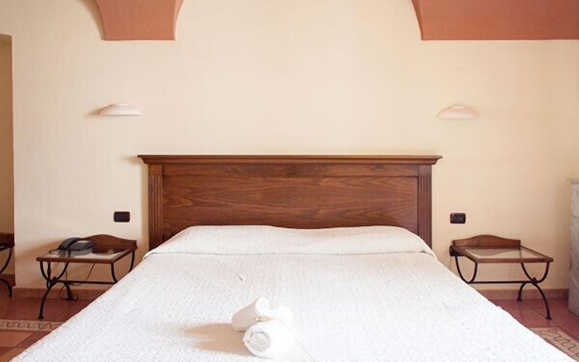 classic double room | 1 bedroom, in-room safe, individually decorated, individually furnished