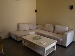 Suite (Porto Mani) | Living area