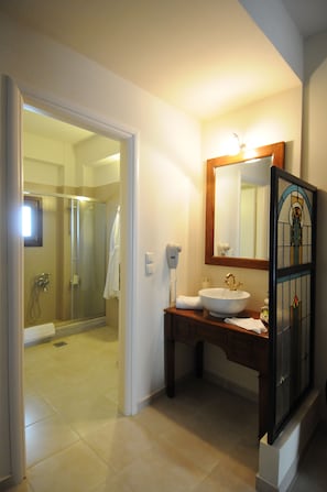 Bathroom - Porto Mani Suites (East Mani)