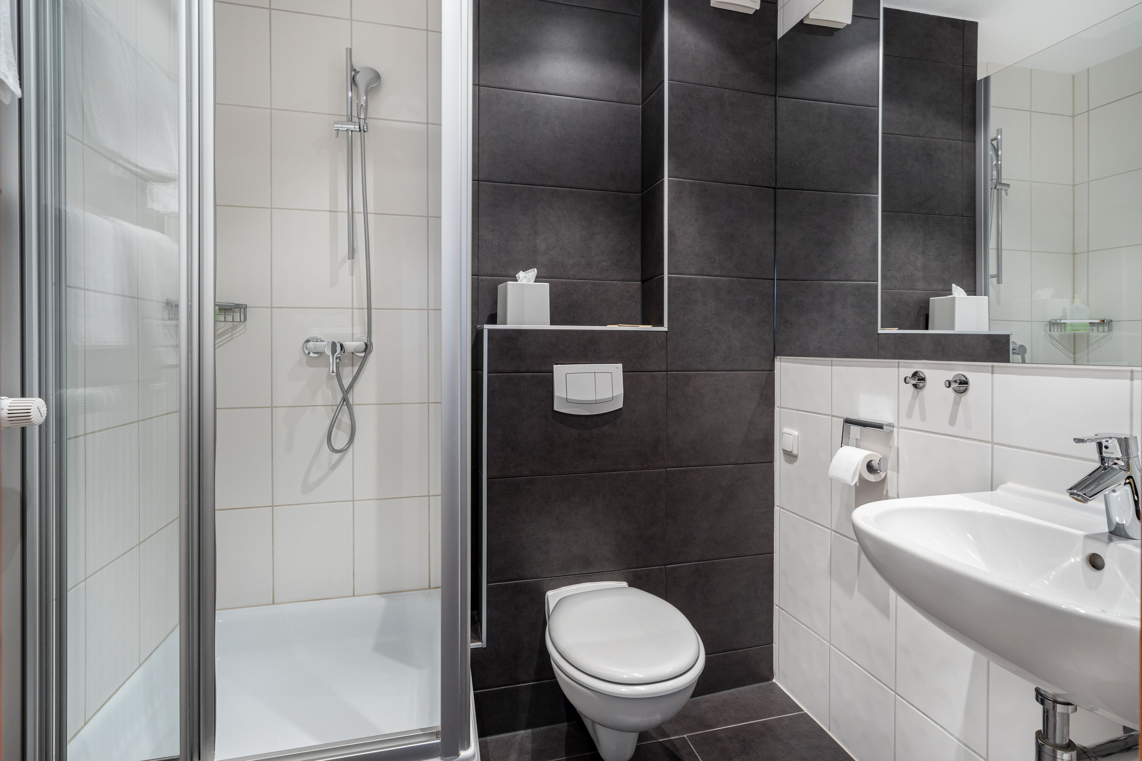 shower, free toiletries, towels