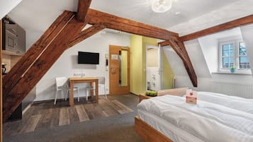 Superior Double Room | In-room safe, desk, blackout drapes, soundproofing