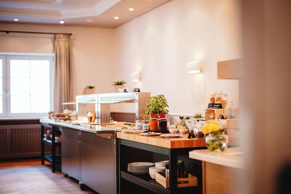 Daily buffet breakfast (EUR 14.50 per person)