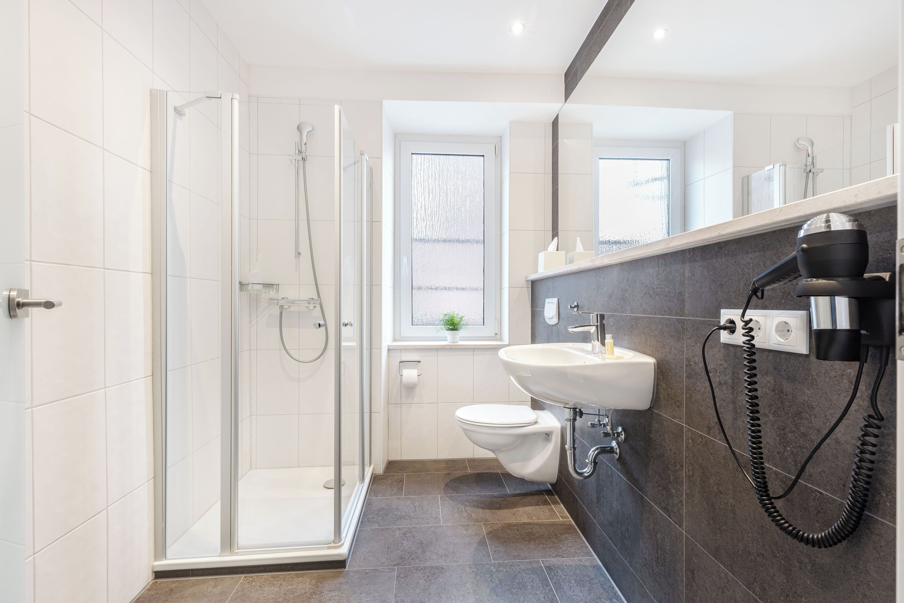 comfort double room | bathroom | shower, free toiletries, towels