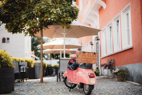 Terrace/patio - Schieners Hotel und Apfelhof (Wemding)