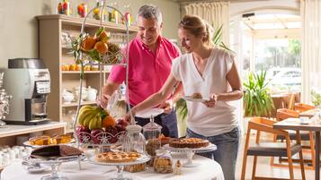 Desayuno buffet todos los días (con cargo)